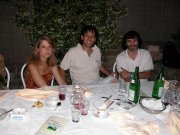 Una parte di commensali
a cena a Canale Monterano
(7888 bytes)